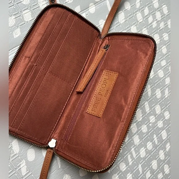 Free People Distressed Vegan Wallet - brown - Picture 3 of 4